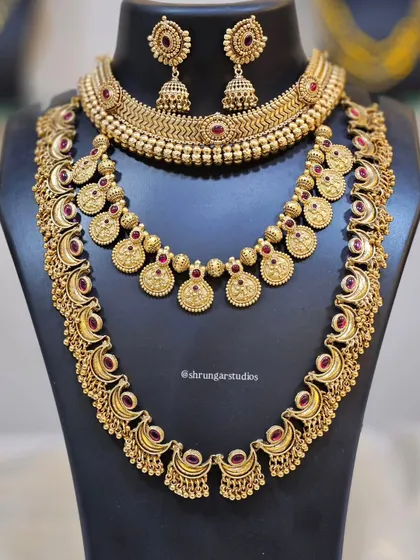 Unique caption for media id 111 describing the specific jewellery and look.