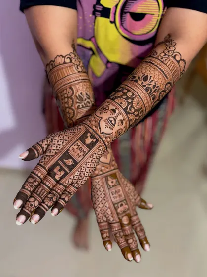 Full view of a baby shower mehendi with "MOM to be" and "DAD to be" blocks, showcasing the complete design.