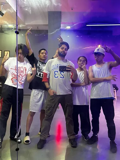 Another shot with Team WooJin. My studio is equipped to handle rehearsals for professional dance groups, whether they specialize in K-Pop, hip-hop, or other styles.