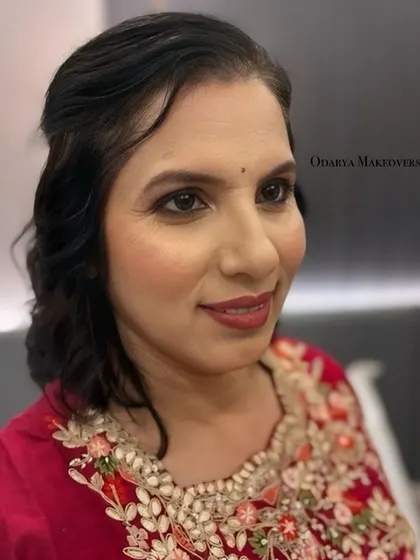 Another beautiful shot of this party-ready look. She looks confident and happy.