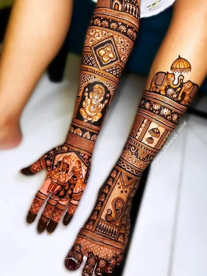 This full bridal set includes portraits, a Ganesha figure, and elephants, creating a complete and auspicious design.