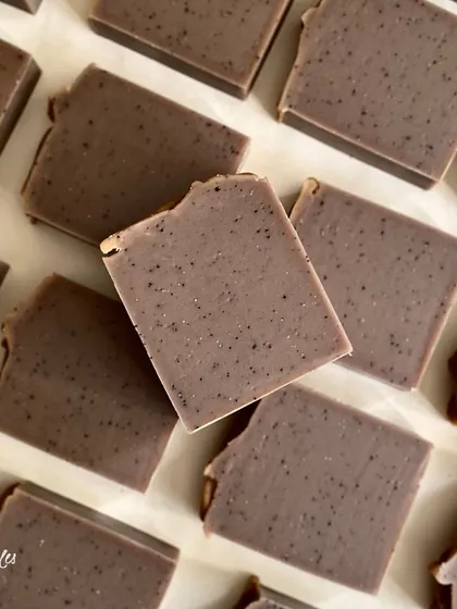 We use real coffee in our exfoliating bar for its antioxidant and anti-inflammatory properties. It's a customer favorite for its effectiveness and its incredible, invigorating coffee aroma.
