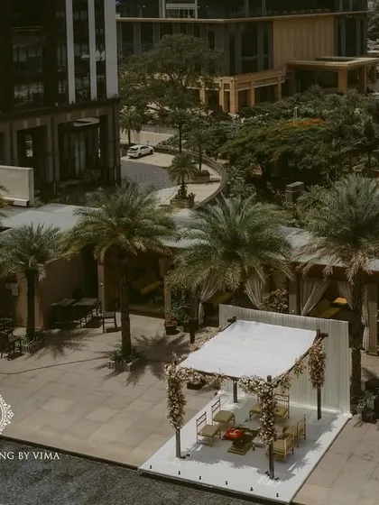 For this Punjabi wedding, we designed a subtle and elegant poolside mandap. The decor featured light fabrics, soft peachy-pink florals, and hints of gold to complement the serene setting.