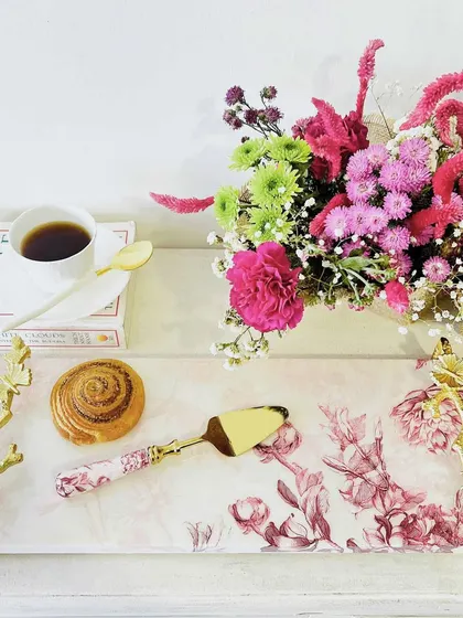 This starter tray from our Cherry Blossom collection adds a pop of color to your dining decor. The acrylic tray features delicate golden branch handles and comes with a matching server for elegant hosting.