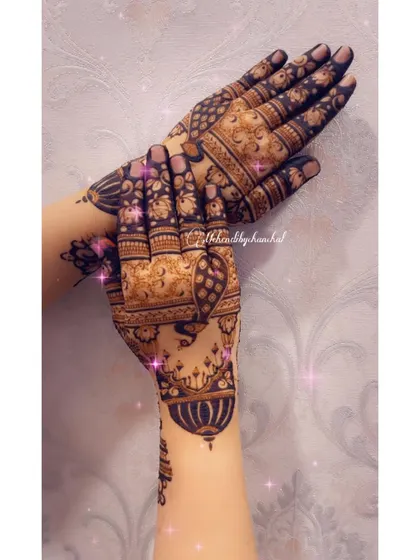 A different view of the minimal bridal design, showing how the patterns flow gracefully from the wrist to the fingers.
