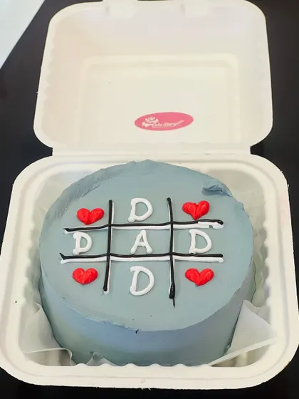 A fun and creative bento cake for Father's Day. This tic-tac-toe design spells out "DAD" and is a sweet way to show your love for the best dad.