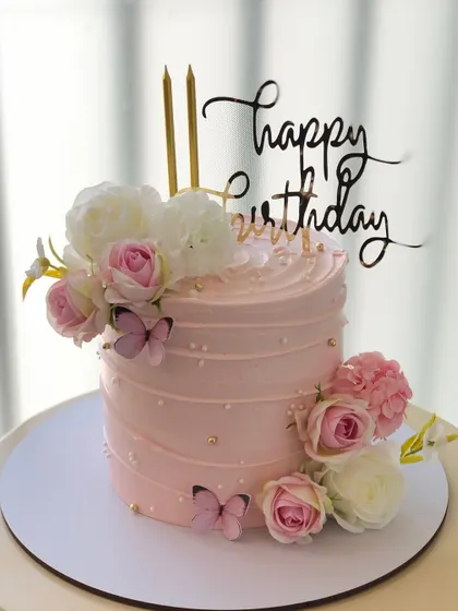 Another view of the pretty pink floral and butterfly cake.