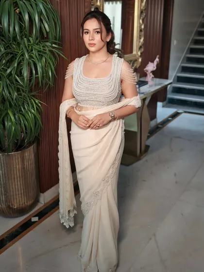 Quiet luxury for a cocktail party. This minimal look, paired with a stunning Tarun Tahiliani saree, is all about class and sophistication.