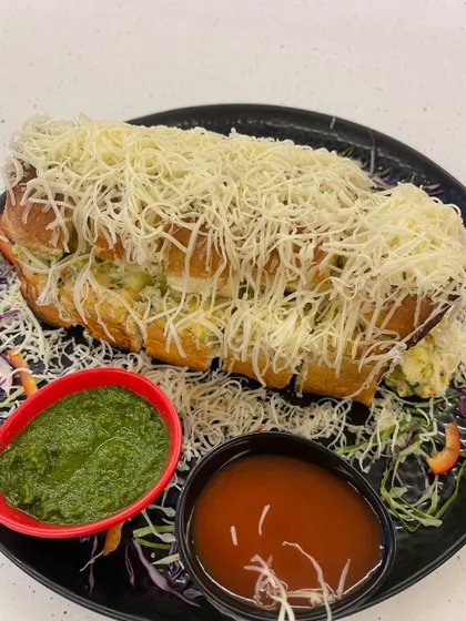 My Mumbai Bites Italian Sandwich, loaded with cheese and served with two delicious dips. It's as tasty as it looks.