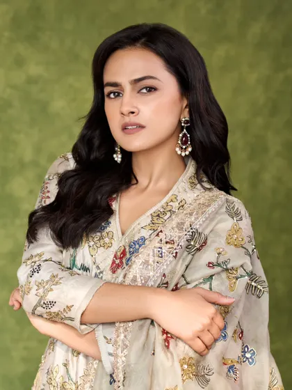 I styled Shraddha Srinath in this beautiful floral printed suit by Archana Jaju for interviews. The hand-painted feel of the fabric gives it an artistic and unique touch, perfect for a sophisticated daytime look.