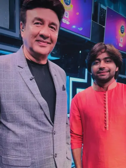 On set with the veteran music director Anu Malik ji during my guest performance on 'Saregamapa Little Champs'.