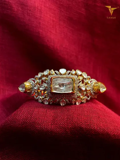 Crafted to stand out, this polki bracelet brings an undeniable presence to your look. Wear it as a standalone showstopper for that perfect festive sparkle.