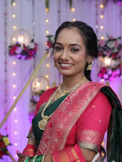 A radiant Maharashtrian bride ready for her ceremony. This subtle glam look features clean skin, defined eyes, and a traditional bindi.