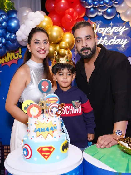 A picture-perfect moment for a superhero-themed third birthday. We ensure every detail, from the cake to the decor, aligns with your chosen theme for a cohesive and immersive party experience.