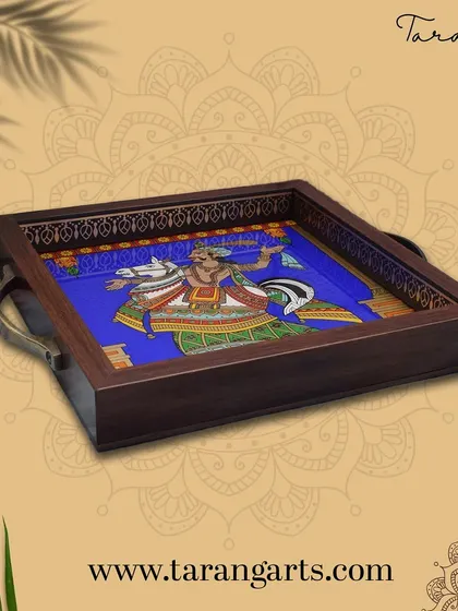 This glass painting tray depicts a vibrant folk dance scene, celebrating the rich cultural traditions of India. It's a lively and colorful addition to your home, perfect for serving or as a piece of wall art.