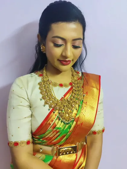 A closer view of this traditional look, highlighting the soft eye makeup and the intricate details of the temple jewellery.