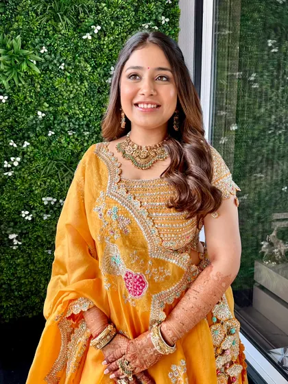 A subtle glam look with beautiful gold hues for a HaathDaan ceremony. The makeup is warm and radiant, perfect for this traditional event.