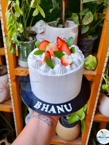A simple and fresh cake topped with sliced strawberries. Sometimes, the beauty is in the simplicity and the freshness of the ingredients.