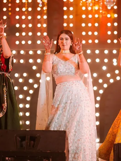 A perfectly synchronized moment from a bridesmaid trio performance. I design choreography that looks clean and impressive on stage, focusing on simple but impactful group formations.