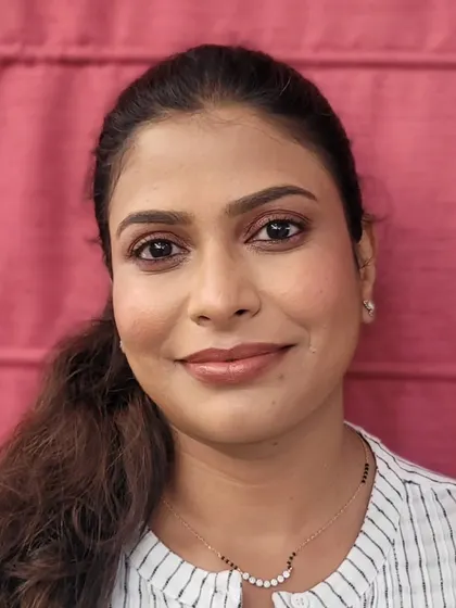 A warm-toned smokey eye with bronze and brown shades. This look enhances the eyes beautifully without being too heavy, making it suitable for many special occasions.