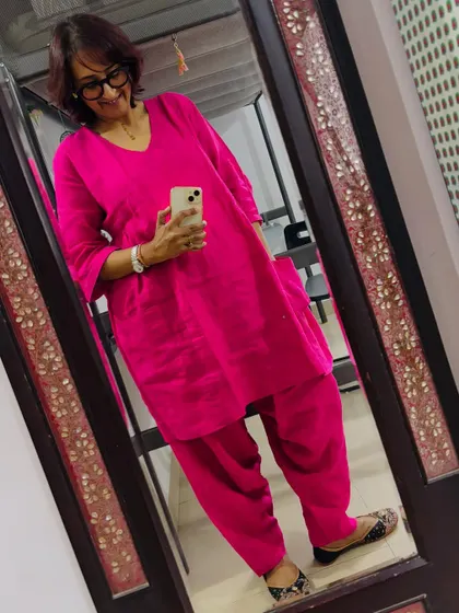 One more shot of the comfy and vibrant pink linen outfit.