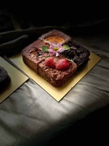 A moody, atmospheric shot of the 4-in-1 cake. It's a box full of love and deliciousness.