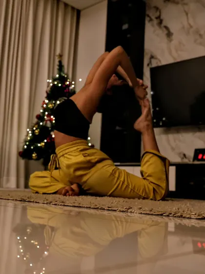 A quiet moment of practice by the Christmas tree. Last year I worked hard on myself, keeping my diet and thoughts clean, and I'm so proud of the progress I made.