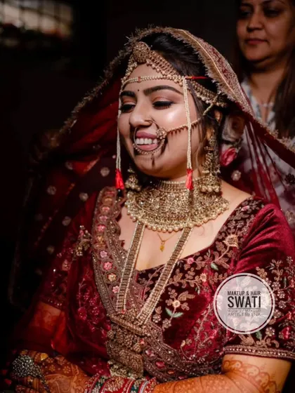 A candid moment of our team member adjusting the dupatta for bride Henoy. We take care of every little detail.
