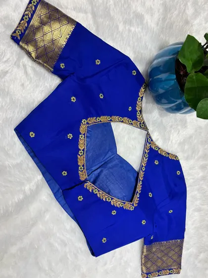 Warning: May cause excessive compliments. This blue bombshell blouse is a whole drama queen era.