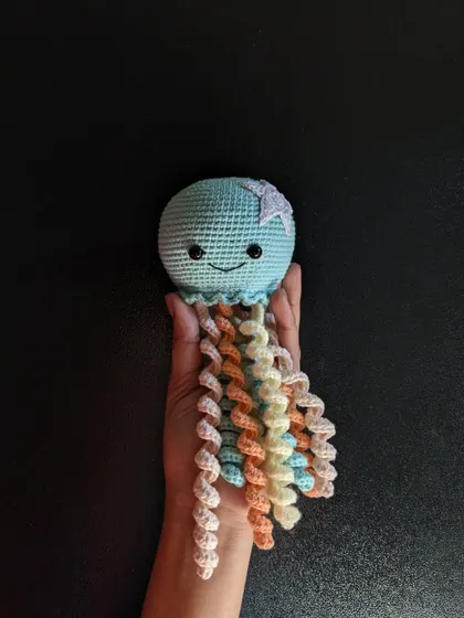 A top-down view of the jellyfish, showing the little star on its head.