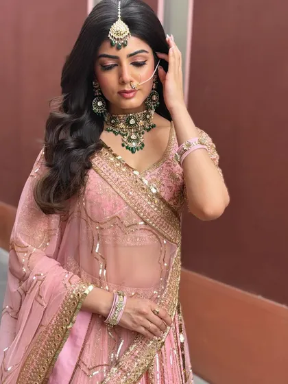 The final look in a different setting. The voluminous waves look stunning and are perfect for a pre-wedding photoshoot or the wedding day itself.