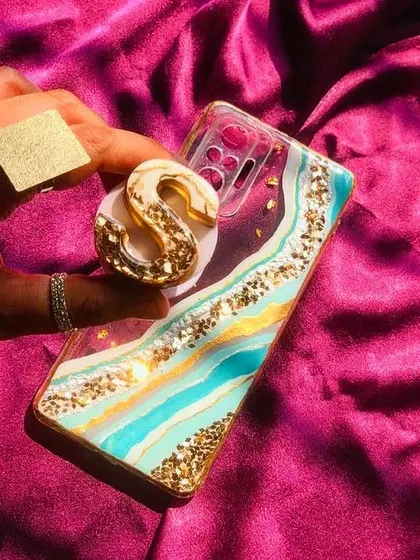 Go bold with a geode-style resin phone case! This one has beautiful teal and gold waves and comes with a matching initial pop-socket. I can customize this for any phone model.