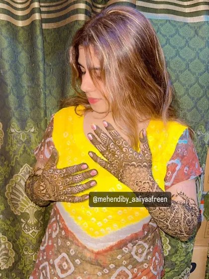 The beautiful bride Ayesha, showcasing her full bridal mehendi that we designed for her special day.