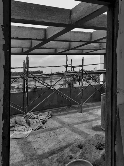 A frame within a frame. This image of an under-construction pergola captures that raw, poetic moment when the grid and geometry of the architecture begin to define the space, full of intention and future promise.