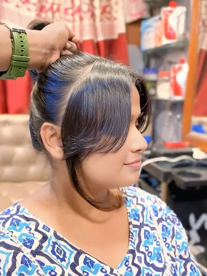 Even a small change can make a big impact. Here, I added subtle blue streaks to the front bangs, giving a fun and creative touch to a classic tied-up hairstyle.
