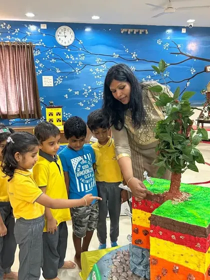 I make complex concepts tangible and exciting. Here, children are learning about the layers of soil with a hands-on model they helped create. This approach sparks curiosity and gives them a concrete understanding of the world, from botany to geography.