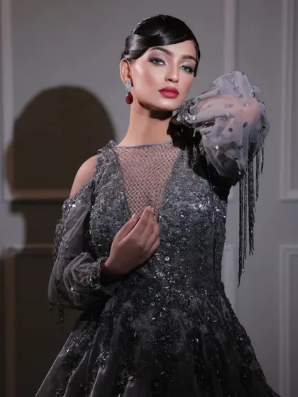 This look is all about timeless elegance with a touch of drama. I created a soft, sculpted base with dreamy eyes and a bold red lip for a truly regal and unforgettable evening glam look, perfect for a high-fashion cocktail event.