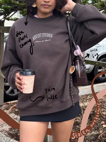Using doodles to point out the details of my outfit, from the seashell earrings to the stolen sweatshirt. It's a fun way to do a fit check.