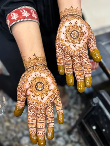A beautiful full-palm design for a guest, featuring a central mandala with intricate filling and detailed finger patterns.