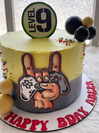 Level 9 unlocked! A fun gaming-themed cake for a 9th birthday, perfect for any young gamer.