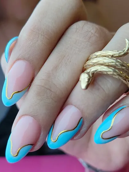A fresh and stylish look combining a bright sky blue with elegant gold line art. Paired with a gold snake ring, this manicure is the perfect accessory for a modern, fashionable vibe.