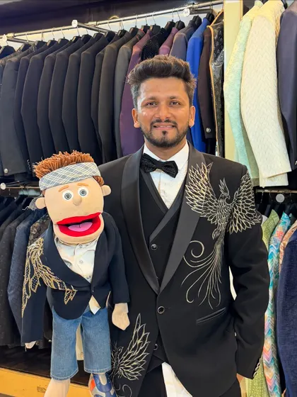 A sharp, stylish look courtesy of Shriram Ethnics. We don't just promote brands; we become genuine fans of their products.