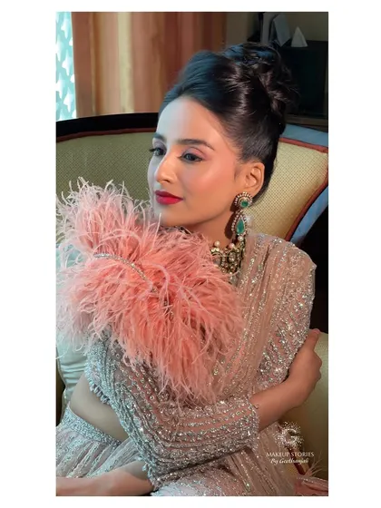 Krishna looking chic and glamorous for her cocktail party. The makeup is bold and confident, perfectly matching the high fashion feel of her feathered Falguni Shane Peacock outfit.