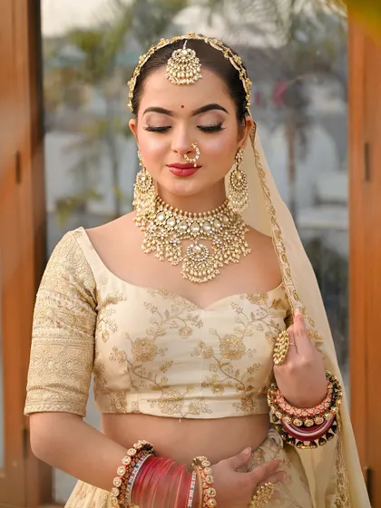 A close-up of this elegant ivory look. The off-shoulder style blouse and the heavy kundan choker create a modern yet traditional feel.
