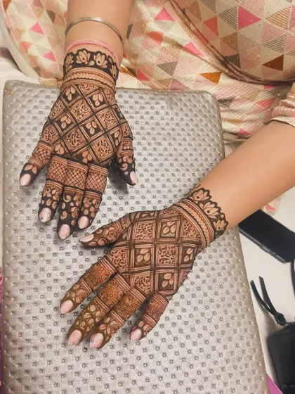A classic jaal pattern for a family member. Clean, intricate, and always in style.