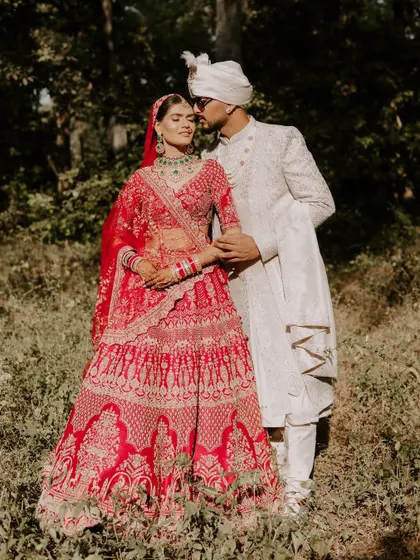 In a quiet moment away from the crowd, we found this magical light. This is where I capture the tender, romantic portraits that feel intimate and timeless, focusing on the connection you share.