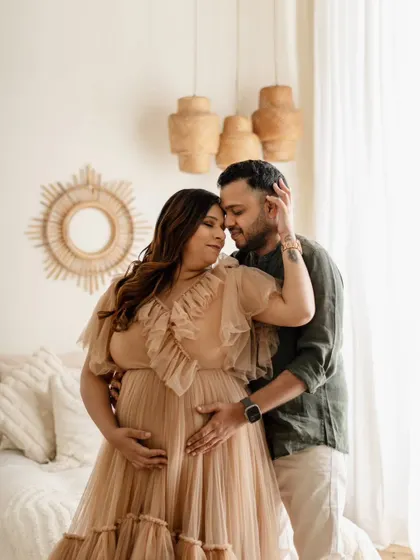 I love the tender connection in this photo. The couple is framed by the warm, natural textures of my boho studio setup, and her ruffled beige gown adds a soft, romantic touch to this intimate moment.