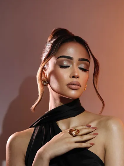 The soft, shimmery eyeshadow and glowing skin create a look that is effortlessly beautiful.