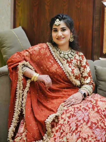 Another beautiful seated portrait.