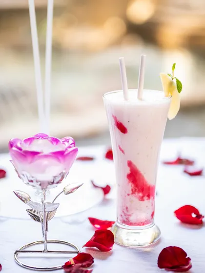 All the women out there, enjoy the magnificent experience at Garden Court this March. Indulge in my lunch and drinks menu with great offers.